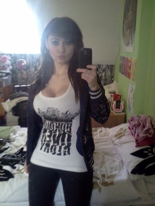 Image Reference: 06117527982121389806 - Love Boobs