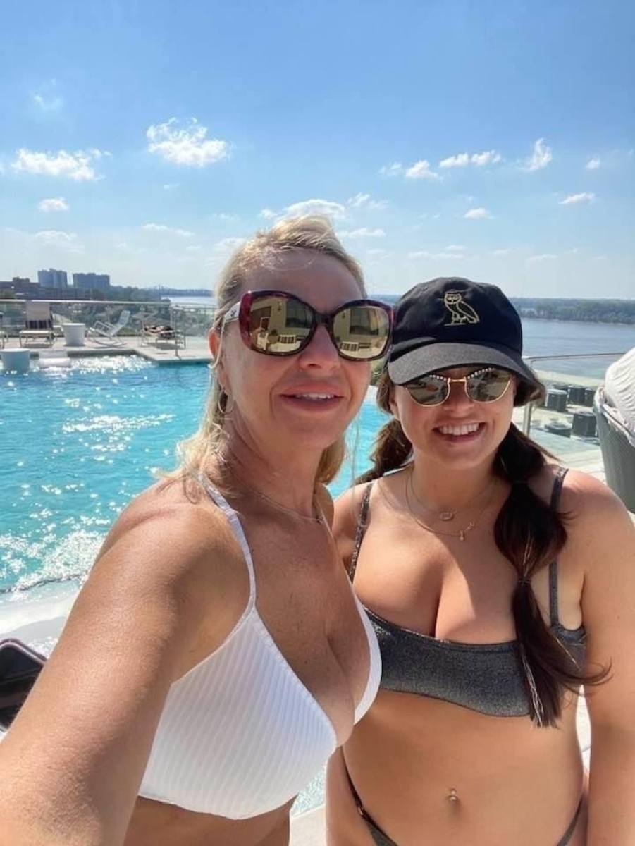 Image Reference: 06126298114405711602 - Love Boobs