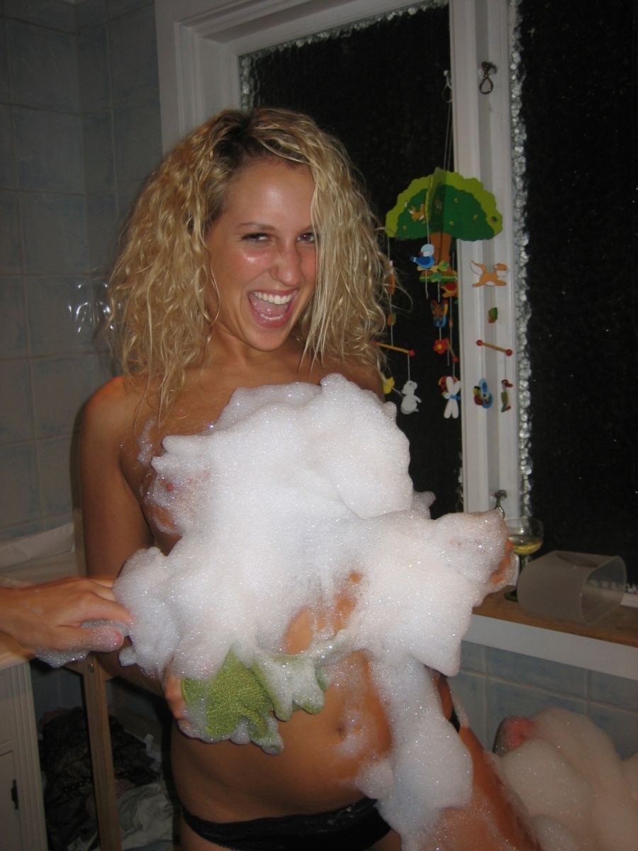 Image Reference: 21083297167637903919 - Love Boobs