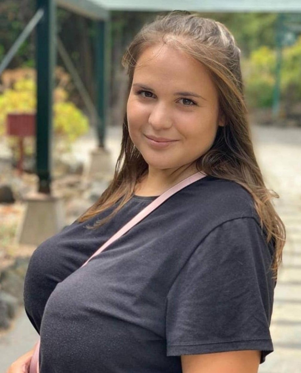 Image Reference: 22226161940210640195 - Love Boobs