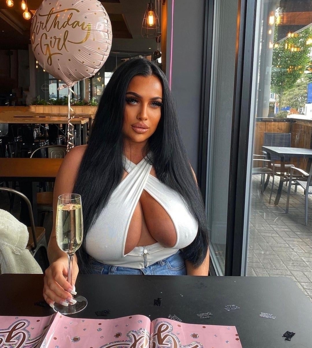 Image Reference: 37861176670051714898 - Love Boobs