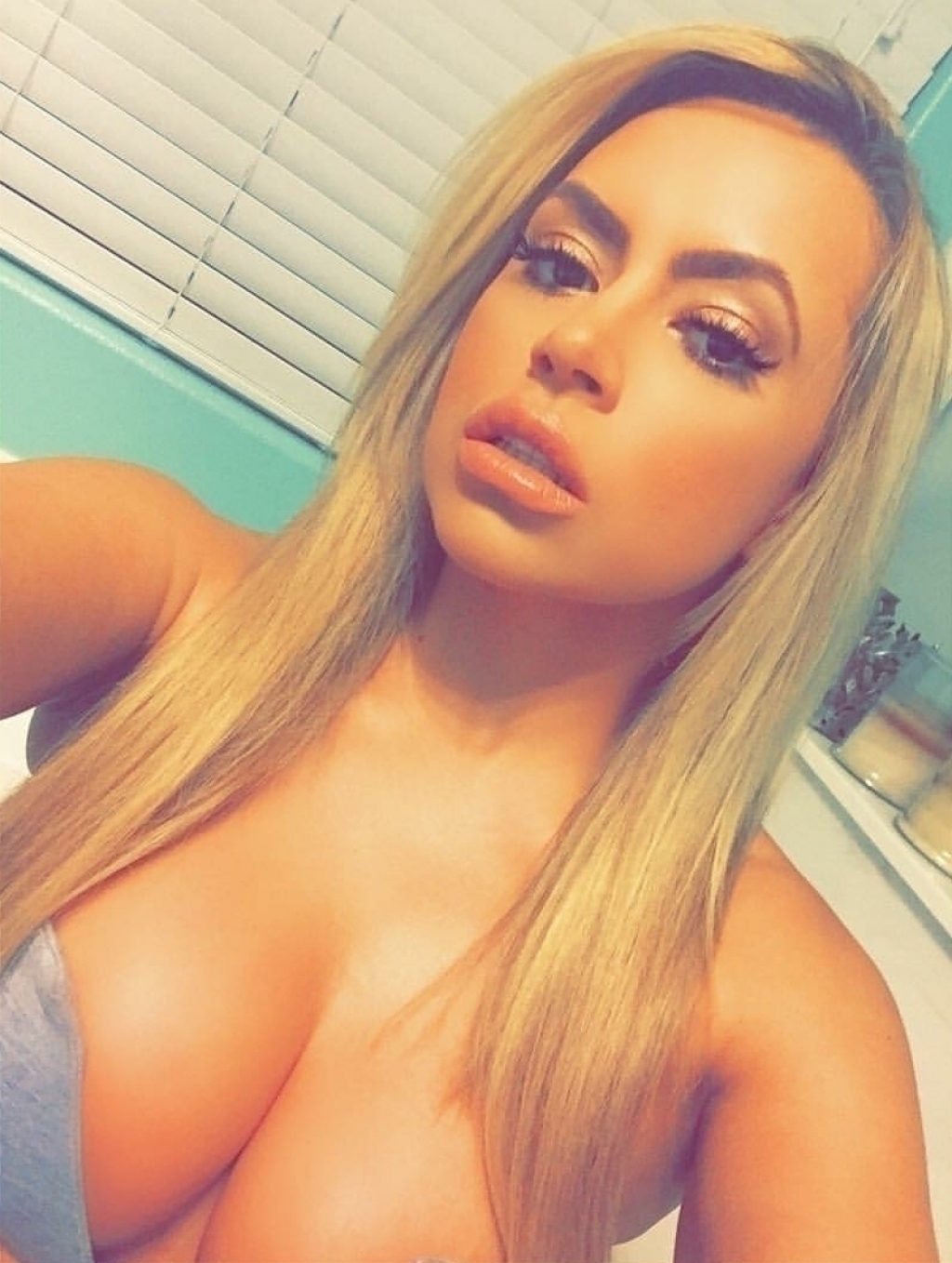 Image Reference: 39139788682386918909 - Love Boobs