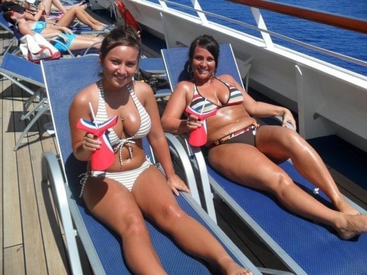 Image Reference: 69388415854204013530 - Love Boobs