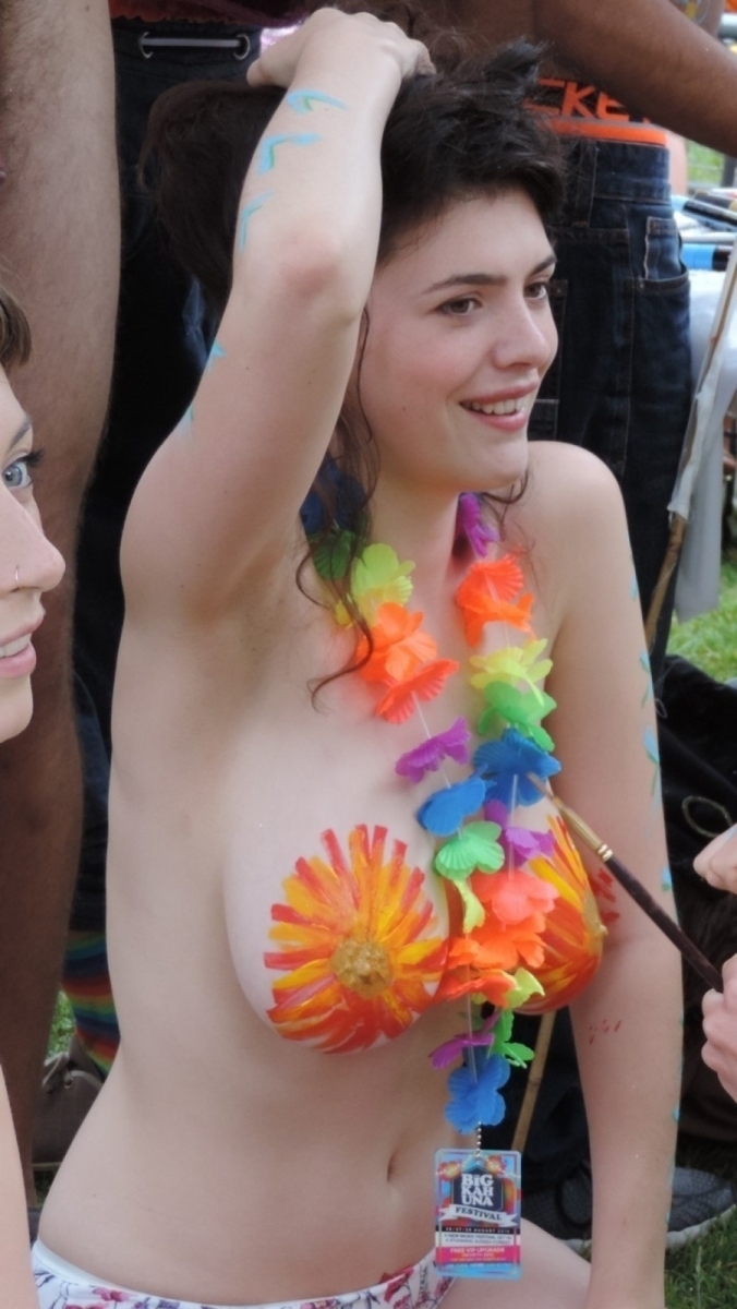 Image Reference: 79241714982423064587 - Love Boobs